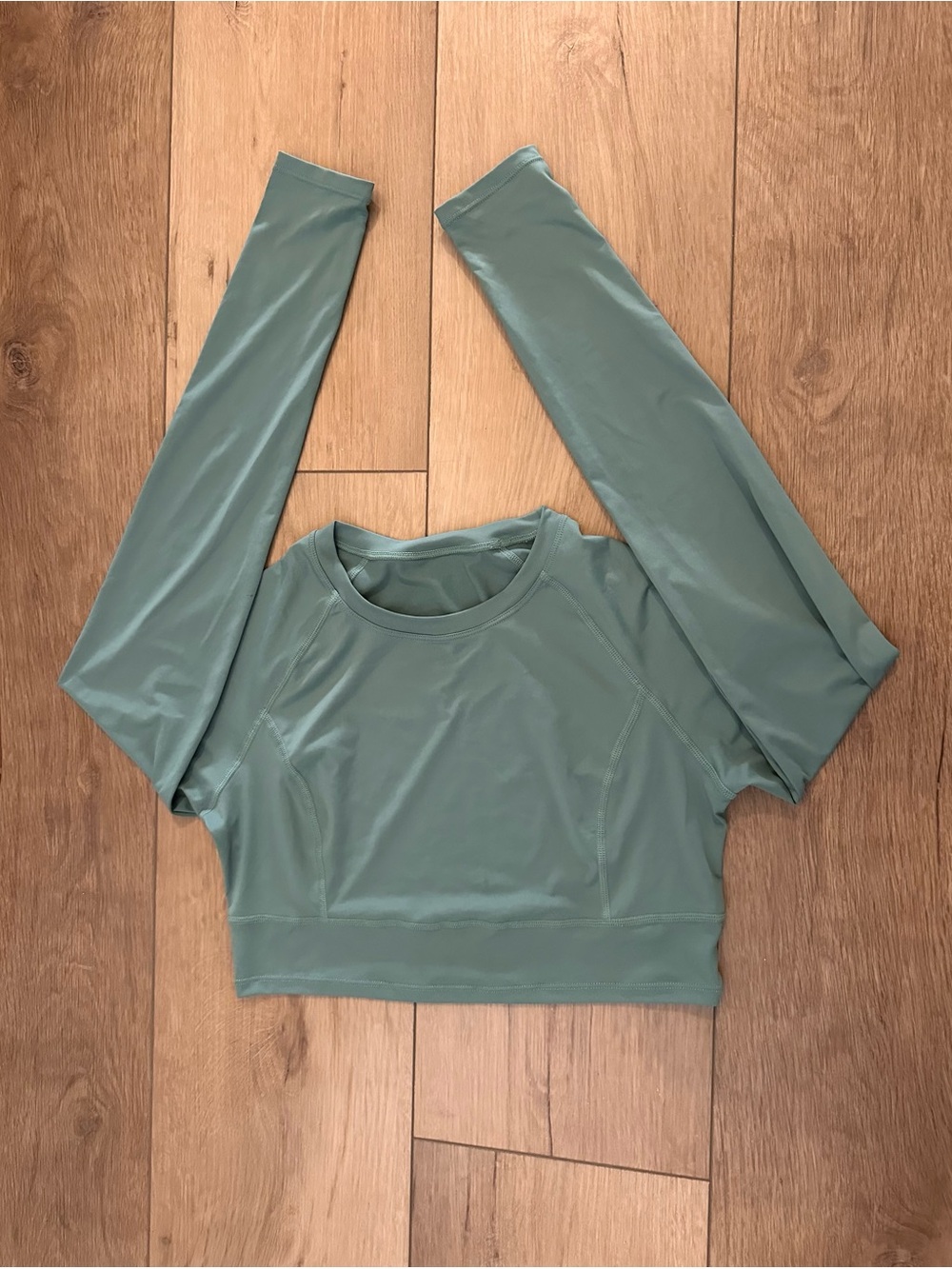 HALARA Sage Green Long-Sleeve Cropped Performance Top
